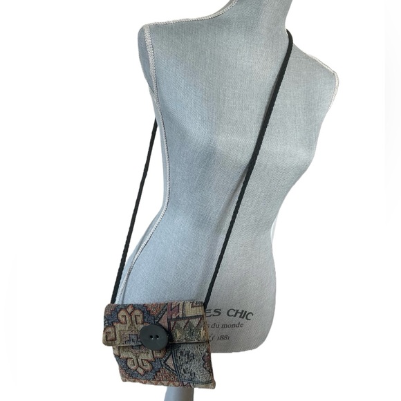 Hand Crafted 7”L x 6” H Tapestry Shoulder Bag - Picture 5 of 6